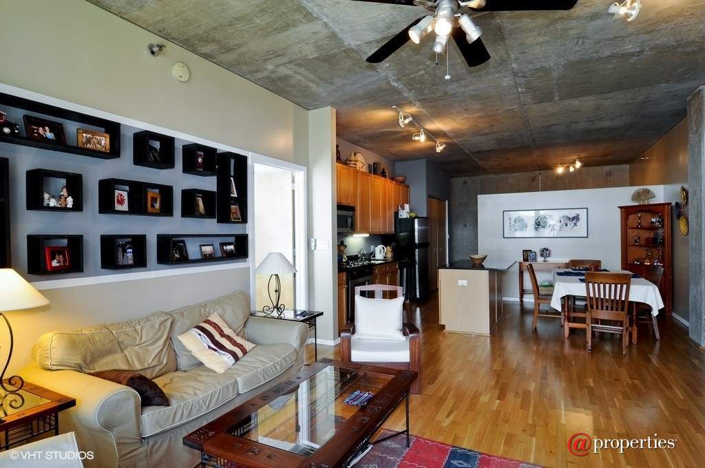 321 S Sangamon Street #303 Chicago, Illinois 60607 - Living Room