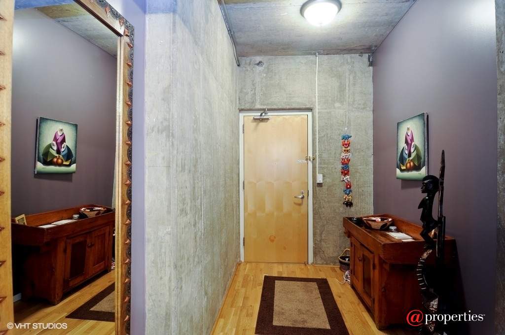 321 S Sangamon Street #303 Chicago, Illinois 60607 - Foyer