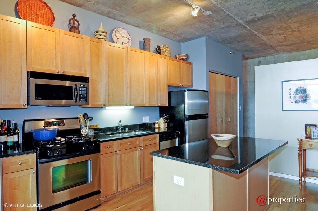 321 S Sangamon Street #303 Chicago, Illinois 60607 - Kitchen