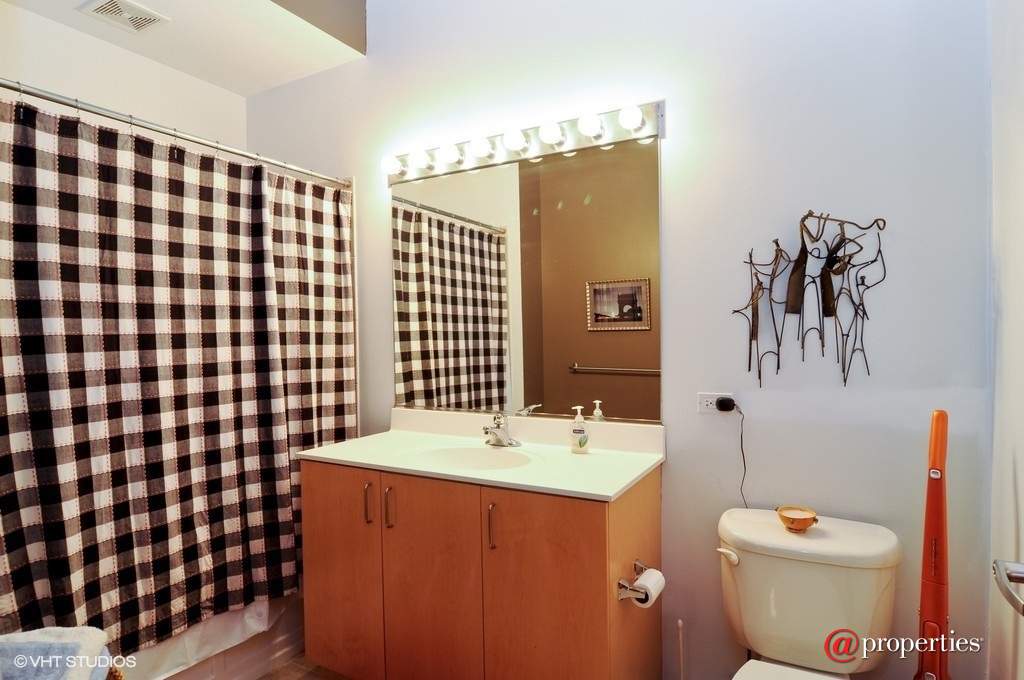 321 S Sangamon Street #303 Chicago, Illinois 60607 - 2nd Bathroom