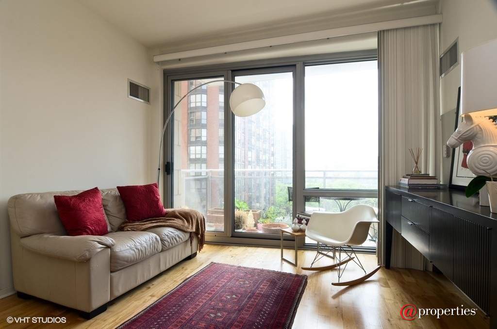 1 E 8th Street #701 Chicago, Illinois 60605 - Living Room