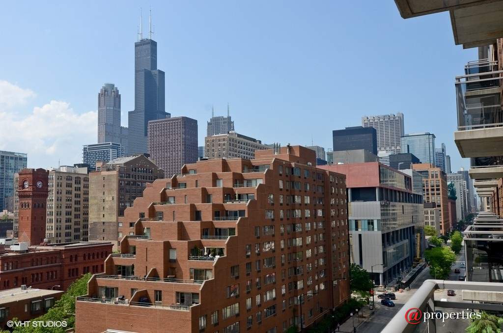 1 E 8th Street #701 Chicago, Illinois 60605 - View