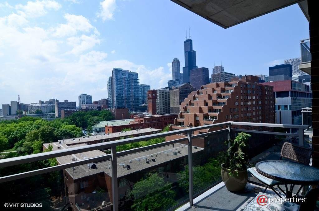 1 E 8th Street #701 Chicago, Illinois 60605 - Balcony