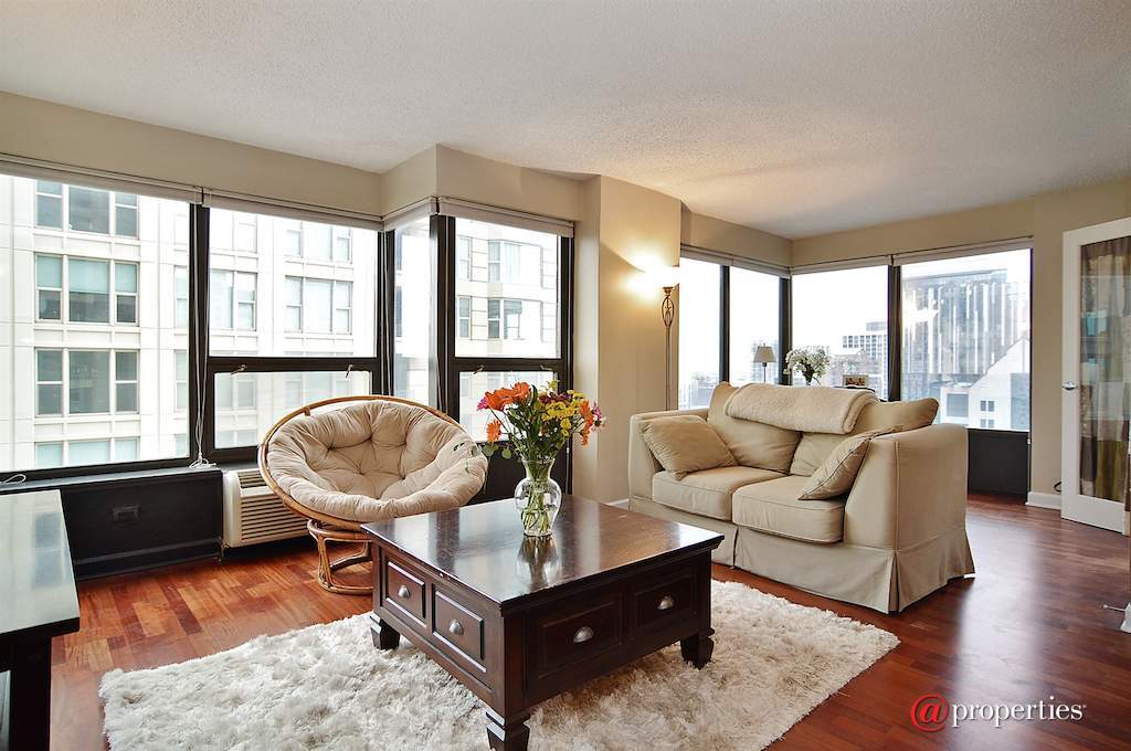 30 E Huron Street #2607 Chicago, Illinois 60611 - Living Room