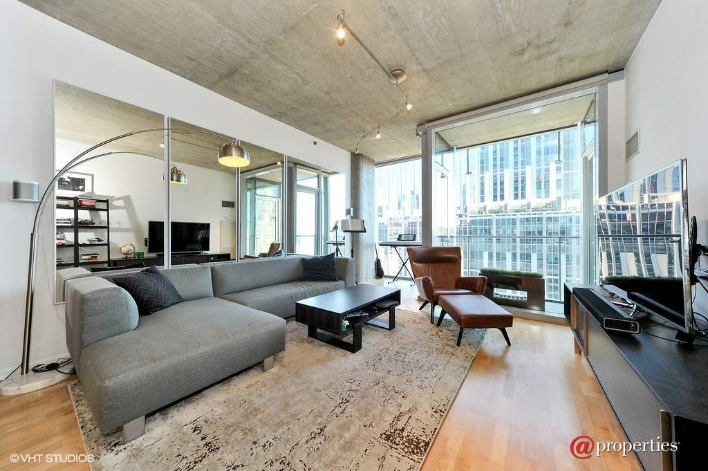 600 N Fairbanks Court #2303 Chicago, Illinois 60611 - Living Room