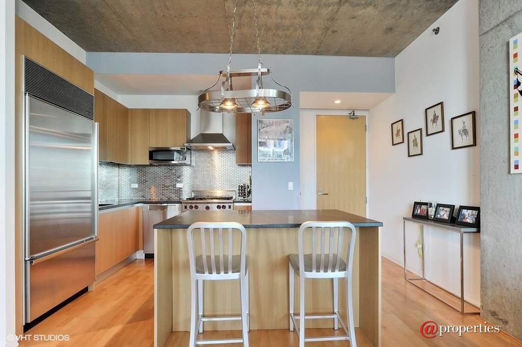 600 N Fairbanks Court #2303 Chicago, Illinois 60611 - Kitchen