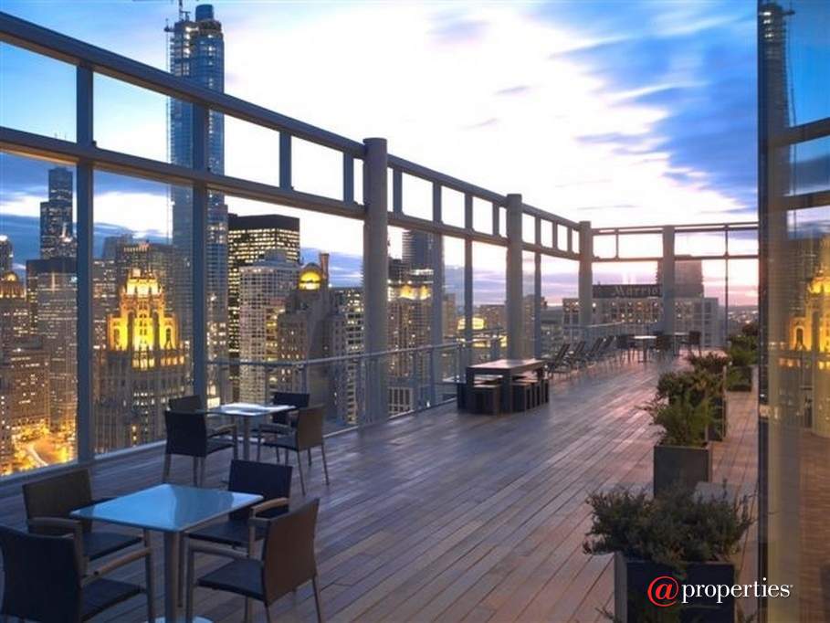 600 N Fairbanks Court #2303 Chicago, Illinois 60611 - Rooftop Sun Deck (SW)