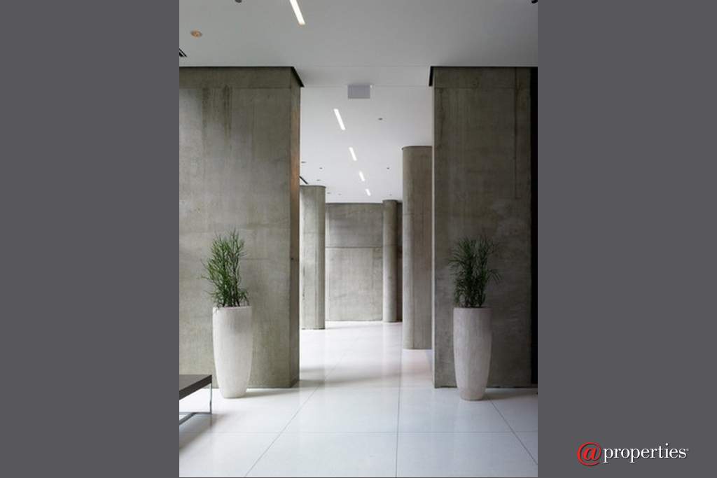 600 N Fairbanks Court #2303 Chicago, Illinois 60611 - Lobby