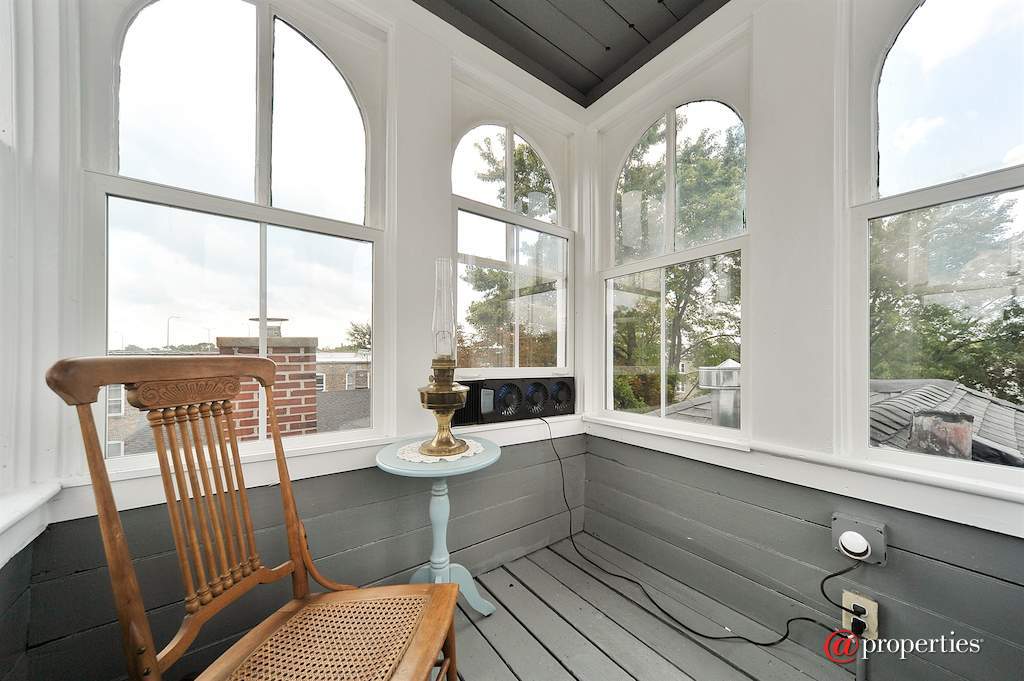 4132 N Keeler Avenue Chicago, Illinois 60641 - Cupola