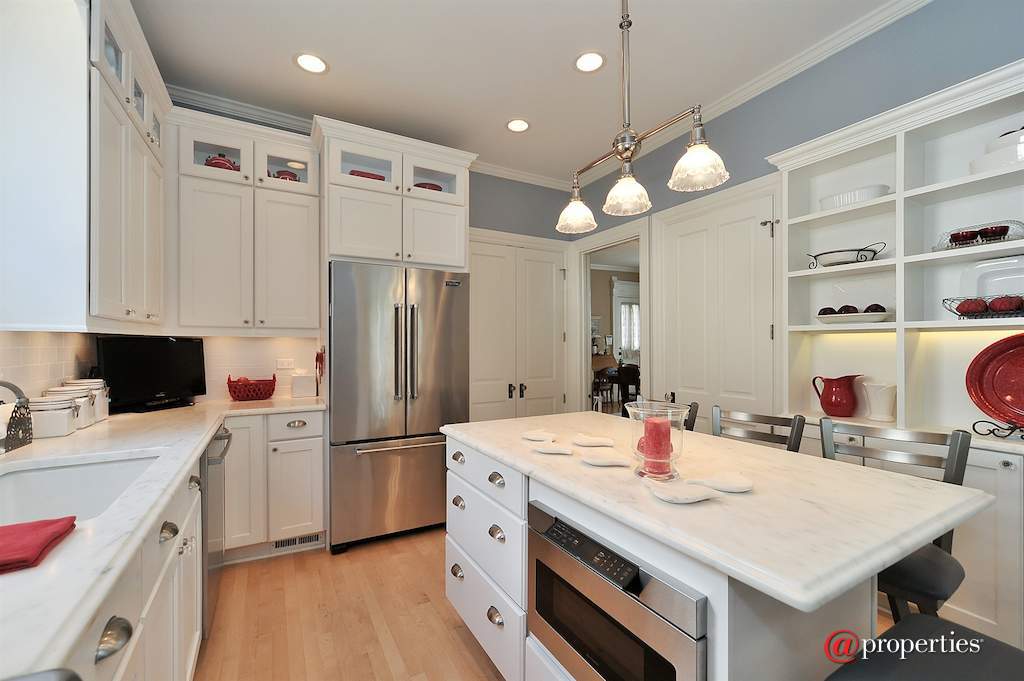 4132 N Keeler Avenue Chicago, Illinois 60641 - Kitchen