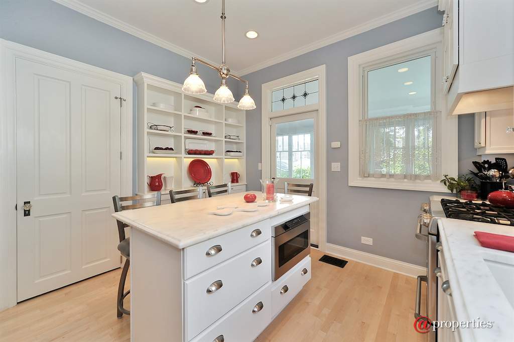 4132 N Keeler Avenue Chicago, Illinois 60641 - Kitchen