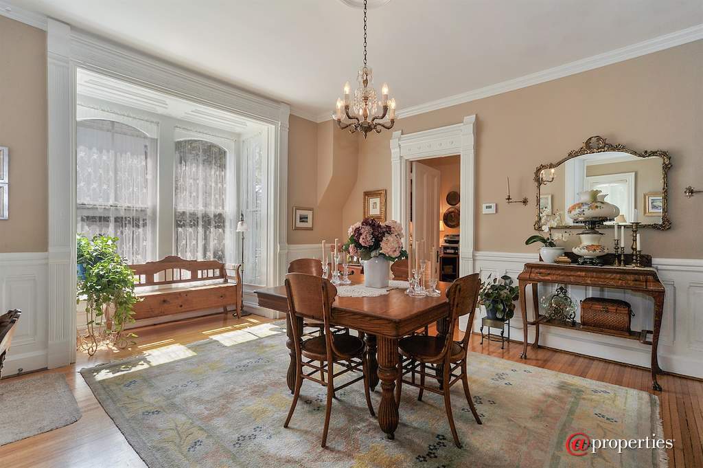 4132 N Keeler Avenue Chicago, Illinois 60641 - Dining Room