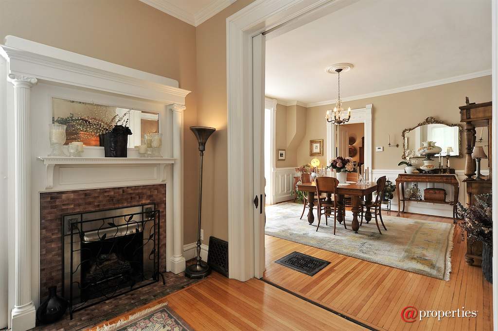 4132 N Keeler Avenue Chicago, Illinois 60641 - Living Room / Dining Room
