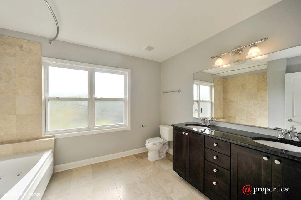 6433 N Damen Avenue #3E Chicago, Illinois 60645 - Master Bathroom