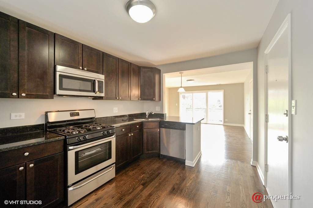 6433 N Damen Avenue #3E Chicago, Illinois 60645 - Kitchen