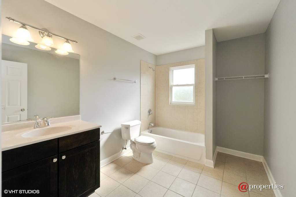 6433 N Damen Avenue #3E Chicago, Illinois 60645 - 2nd Bathroom