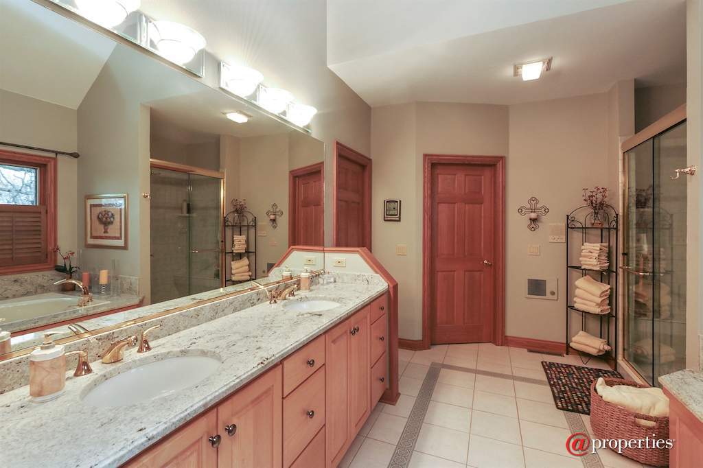 1740 Lakeview Terrace Libertyville, Illinois 60048 - Unwind & get pampered