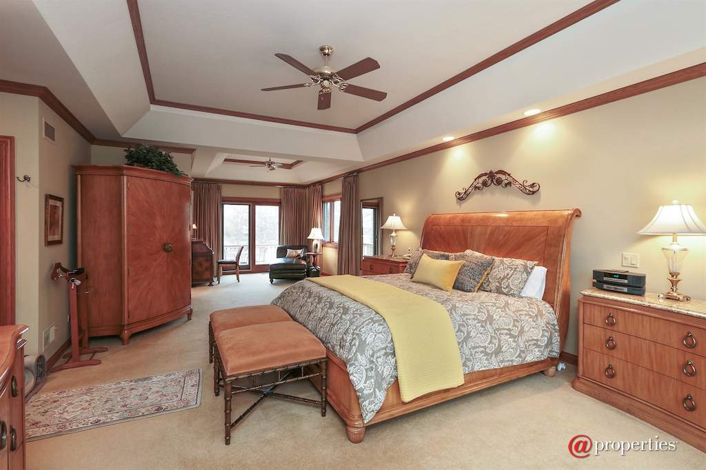 1740 Lakeview Terrace Libertyville, Illinois 60048 - Private deck w/water views