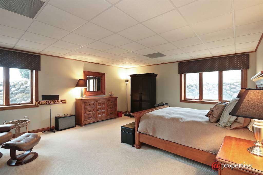 1740 Lakeview Terrace Libertyville, Illinois 60048 - Bedroom 4 with private bath
