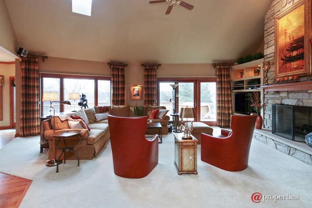 1740 Lakeview Terrace Libertyville, Illinois 60048 - Handsome Dual Fireplace