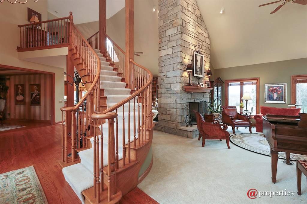 1740 Lakeview Terrace Libertyville, Illinois 60048 - Floating Staircase open to three levels.