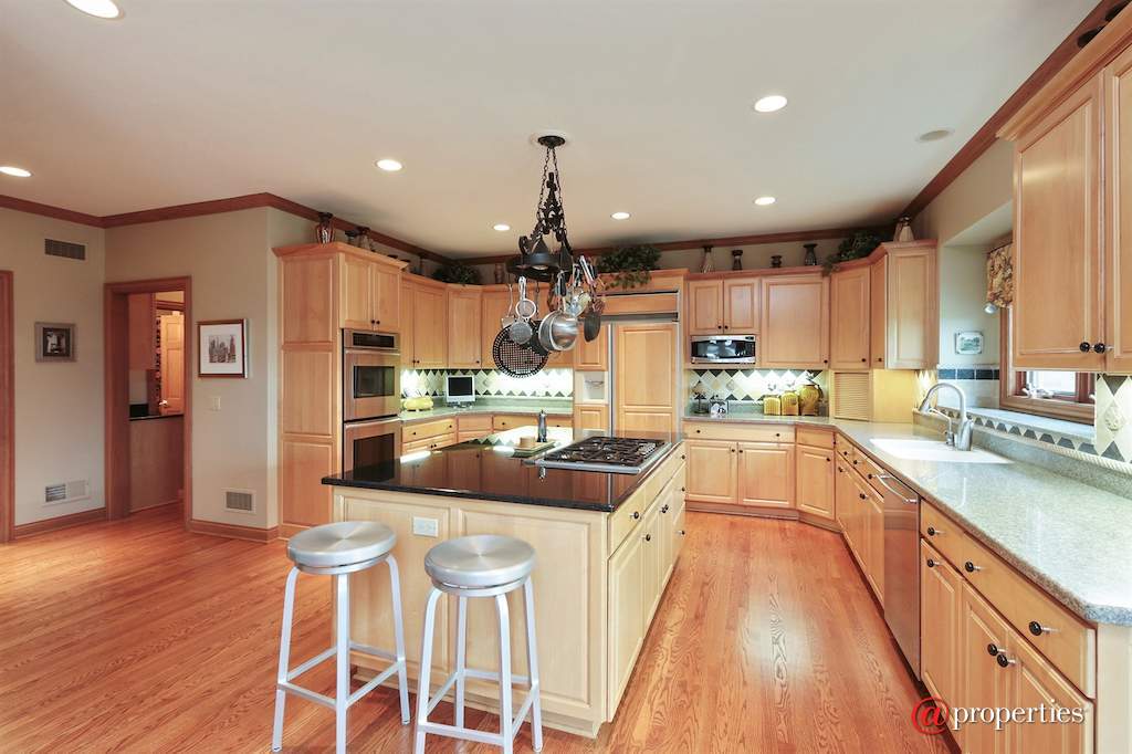 1740 Lakeview Terrace Libertyville, Illinois 60048 - Clearly a Chefs 'Dream'