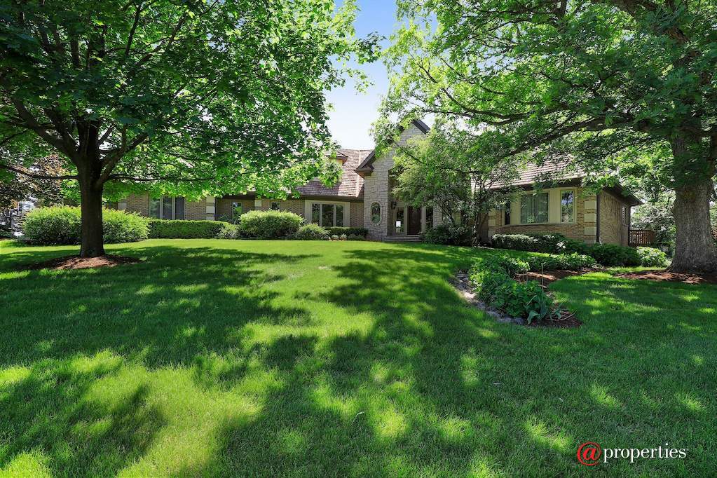 1740 Lakeview Terrace Libertyville, Illinois 60048 - Positioned high, a stately, grand residence