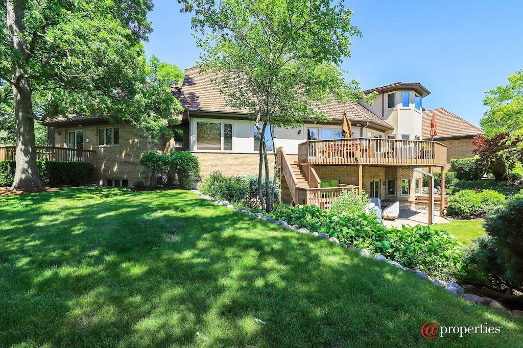1740 Lakeview Terrace Libertyville, Illinois 60048 - Rear View