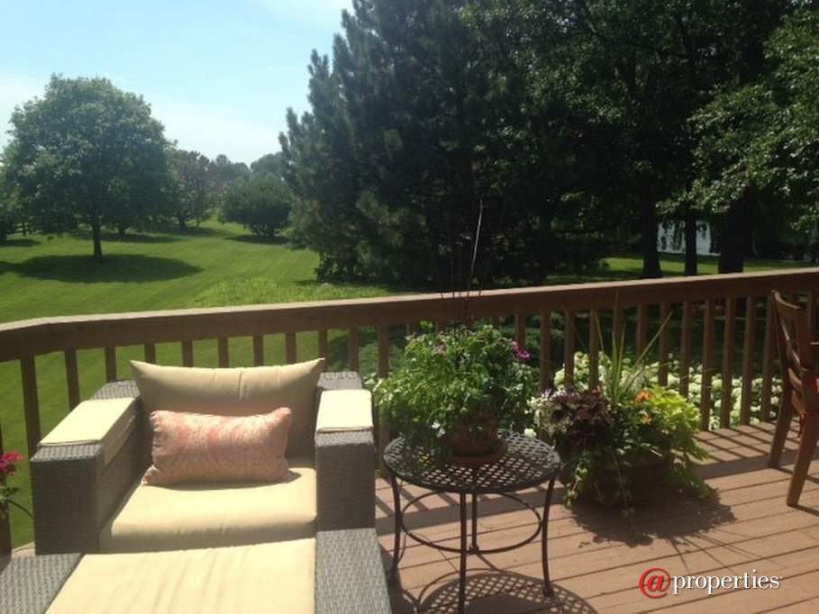 1740 Lakeview Terrace Libertyville, Illinois 60048 - Breathe the fresh air in...Extended grounds mainta