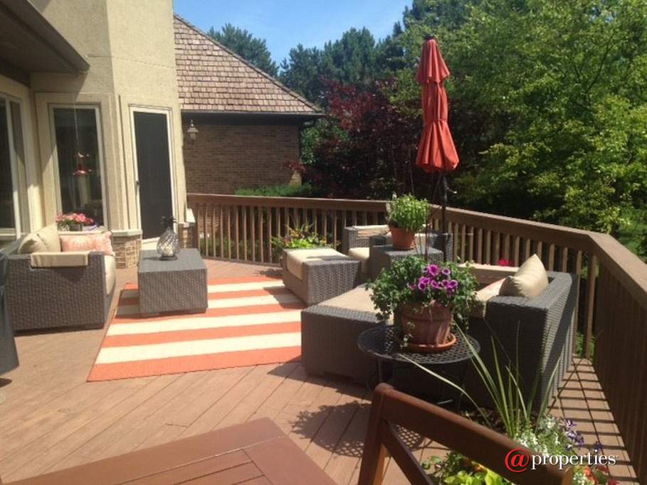 1740 Lakeview Terrace Libertyville, Illinois 60048 - Cozy up in your private space