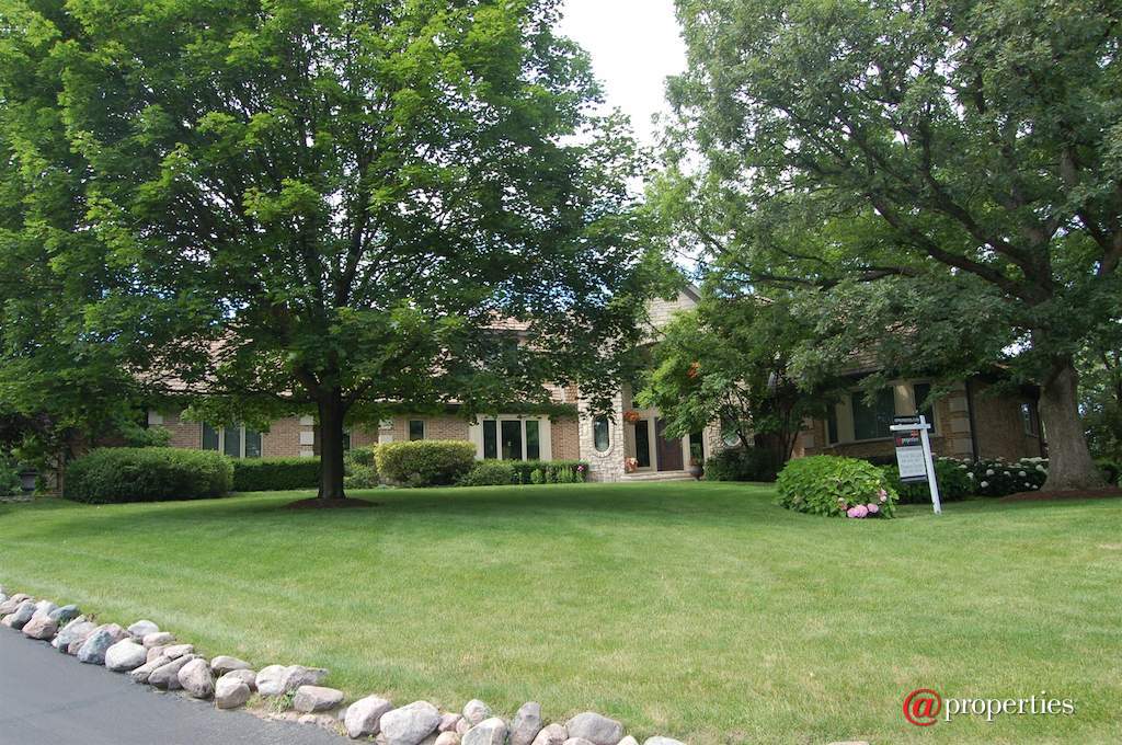 1740 Lakeview Terrace Libertyville, Illinois 60048 - Grand and Stately Entrance