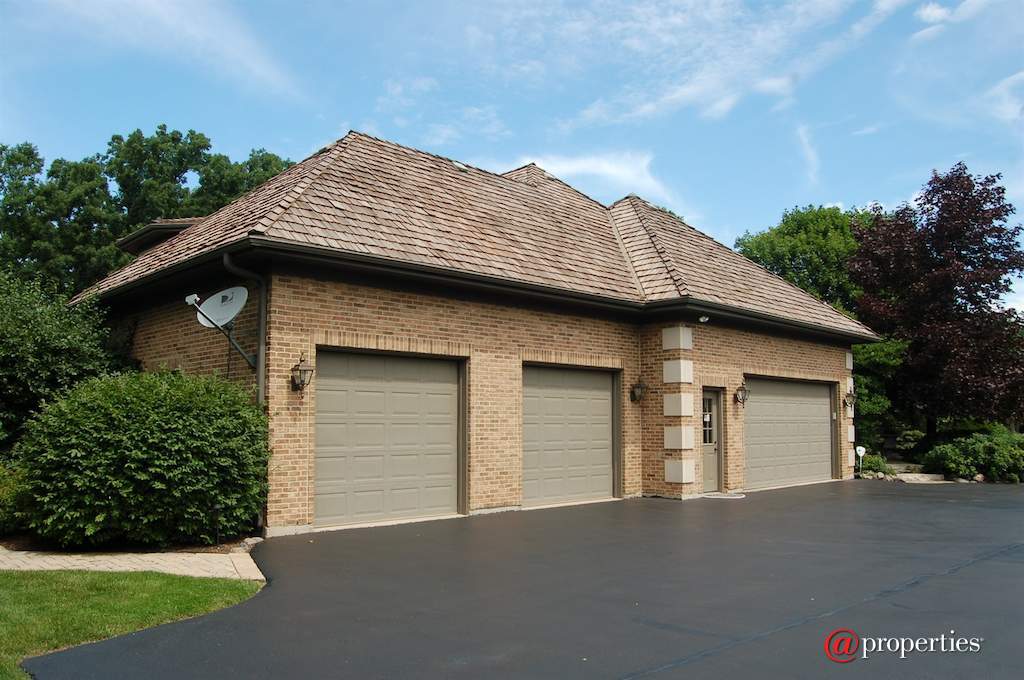 1740 Lakeview Terrace Libertyville, Illinois 60048 - Cedar Roof just preserved..4 Car Garage