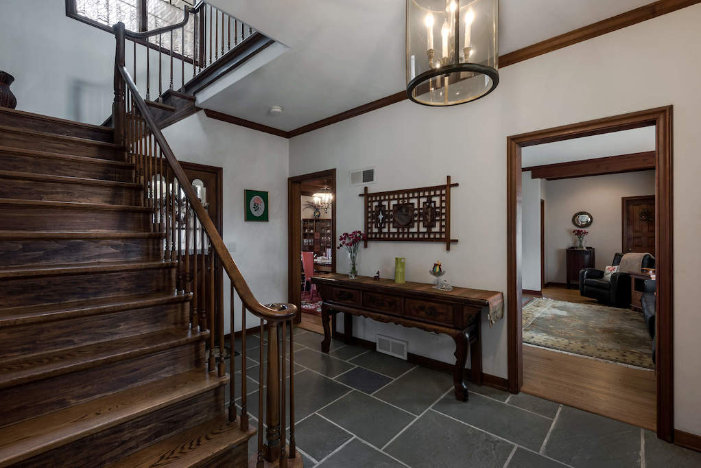 411 Orchard Lane Highland Park, Illinois 60035 - Foyer