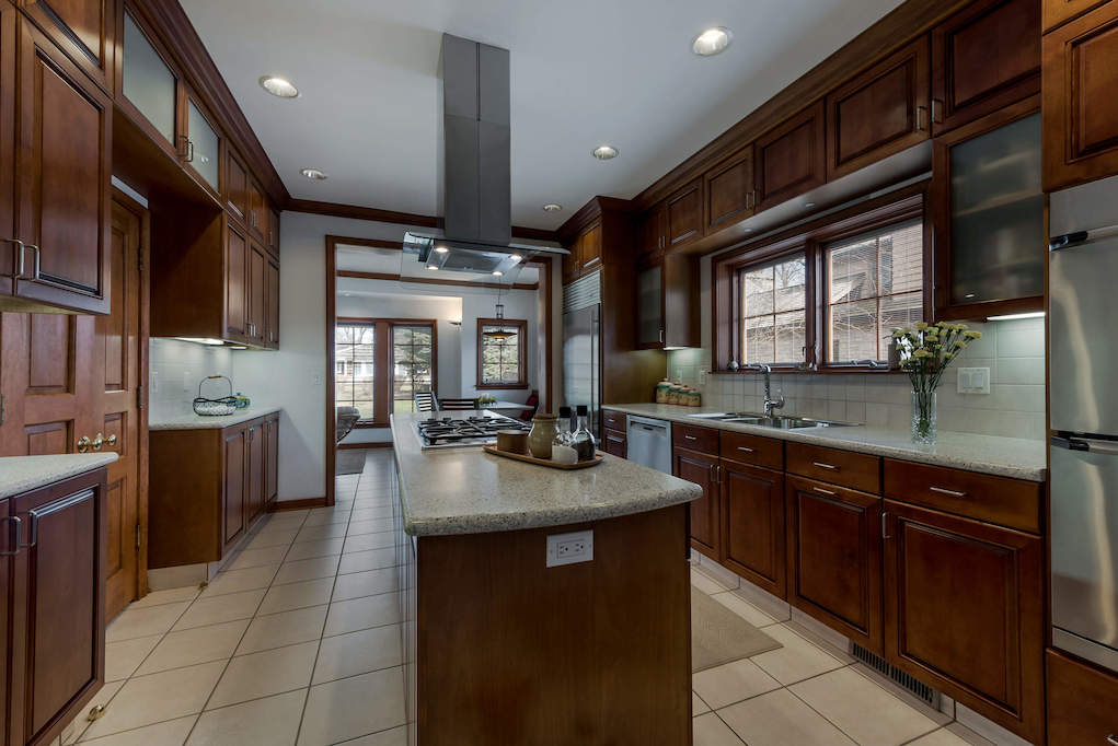 411 Orchard Lane Highland Park, Illinois 60035 - Kitchen