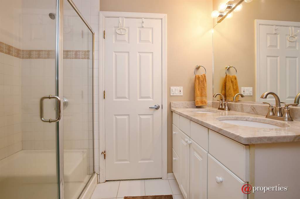 810 River Terrace Drive Johnsburg, Illinois 60051 - Master Bathroom