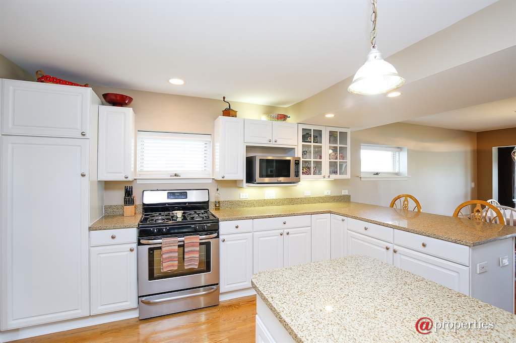810 River Terrace Drive Johnsburg, Illinois 60051 - Kitchen