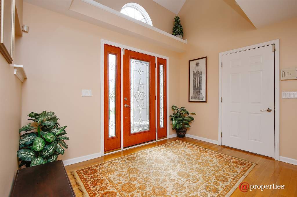 810 River Terrace Drive Johnsburg, Illinois 60051 - Foyer