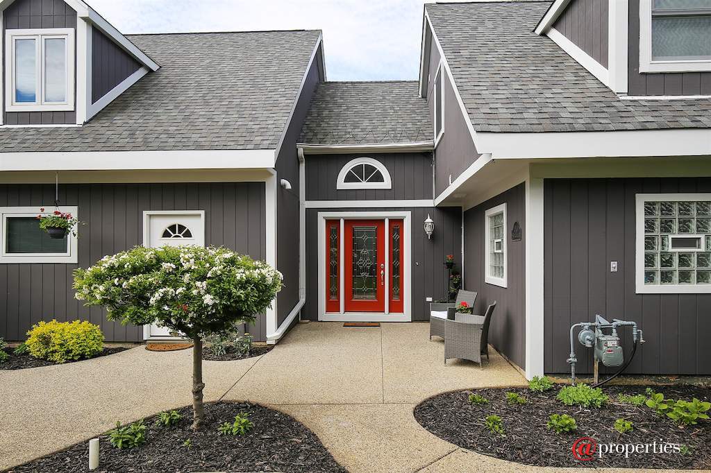810 River Terrace Drive Johnsburg, Illinois 60051 - Entryway