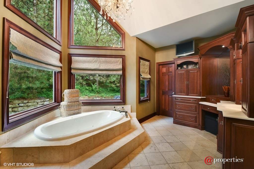 284 Fox Harbor Drive Trout Valley, Illinois 60013 - Master Bathroom