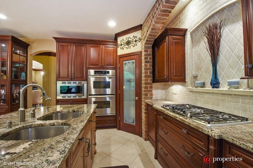 284 Fox Harbor Drive Trout Valley, Illinois 60013 - Kitchen