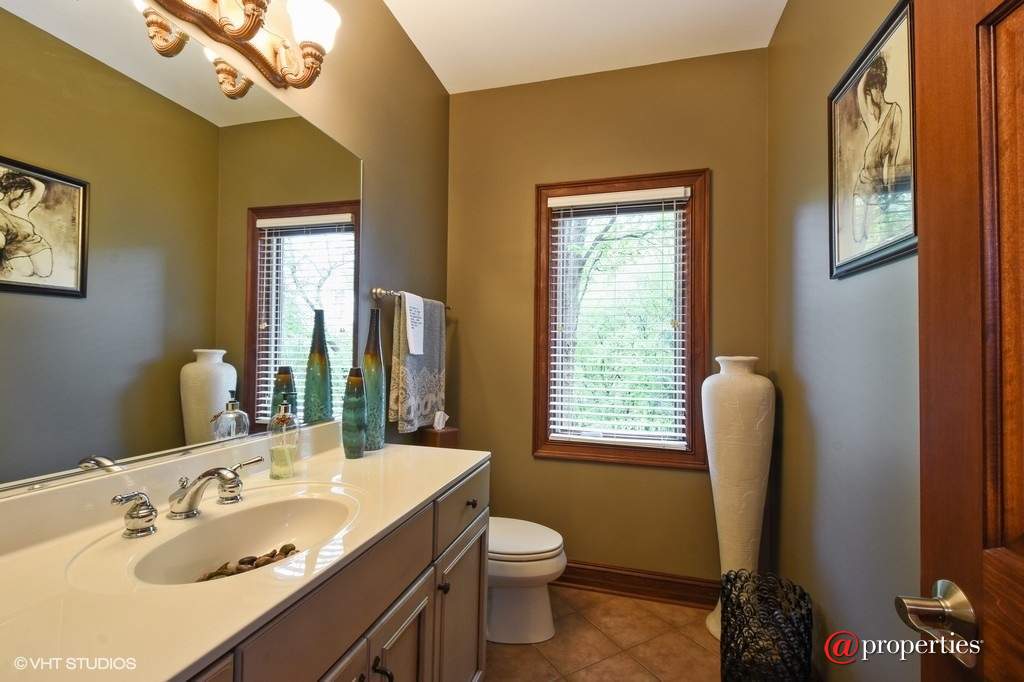 284 Fox Harbor Drive Trout Valley, Illinois 60013 - Powder Room