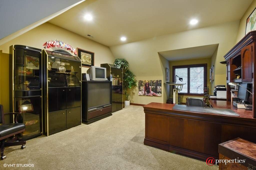284 Fox Harbor Drive Trout Valley, Illinois 60013 - Bonus Room / Office