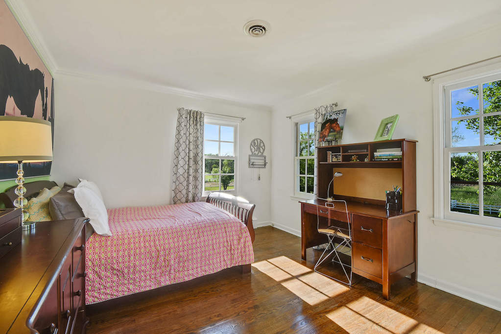 17 Oakdene East Barrington Hills, Illinois 60010 - 4th Bedroom