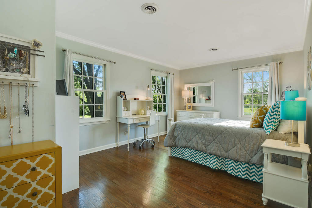 17 Oakdene East Barrington Hills, Illinois 60010 - 2nd Bedroom Ensuite