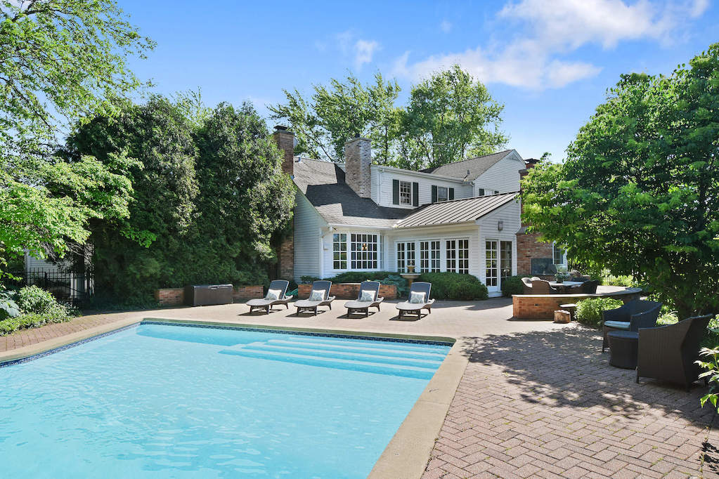 17 Oakdene East Barrington Hills, Illinois 60010 - Pool