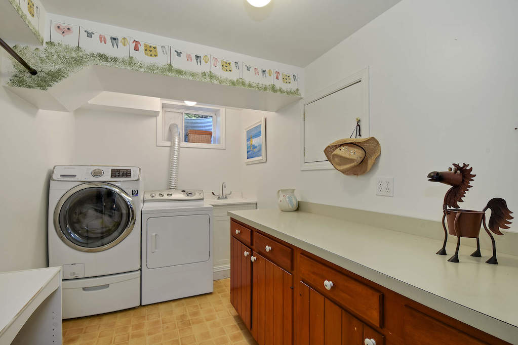 17 Oakdene East Barrington Hills, Illinois 60010 - Laundry Room