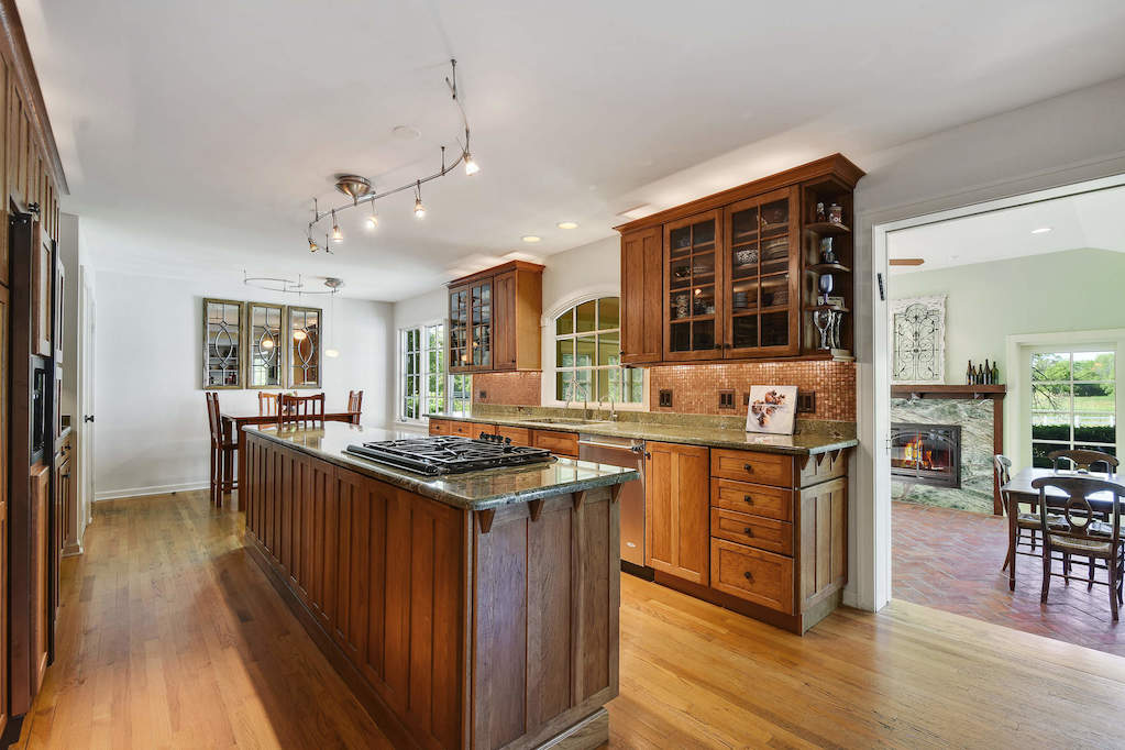 17 Oakdene East Barrington Hills, Illinois 60010 - Kitchen