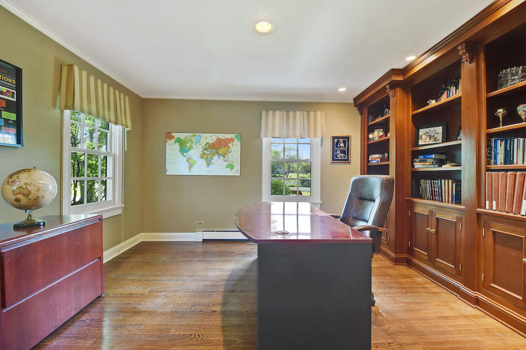 17 Oakdene East Barrington Hills, Illinois 60010 - Den