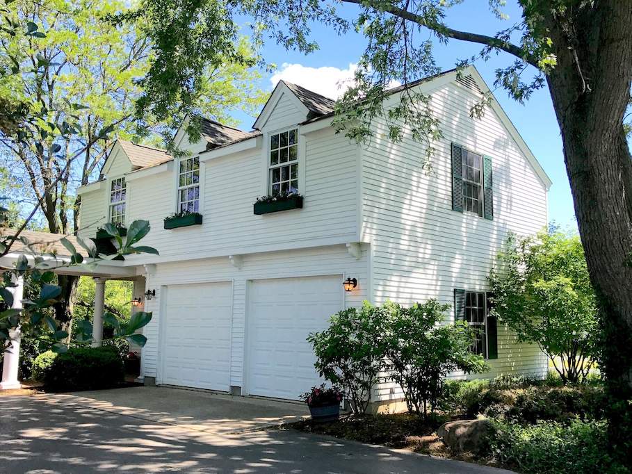17 Oakdene East Barrington Hills, Illinois 60010 - Coach House Exterior
