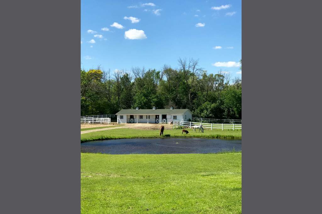 17 Oakdene East Barrington Hills, Illinois 60010 - Barn